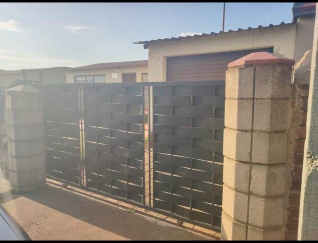 2 BEDROOM HOUSE FOR SALE IN TSAKANE